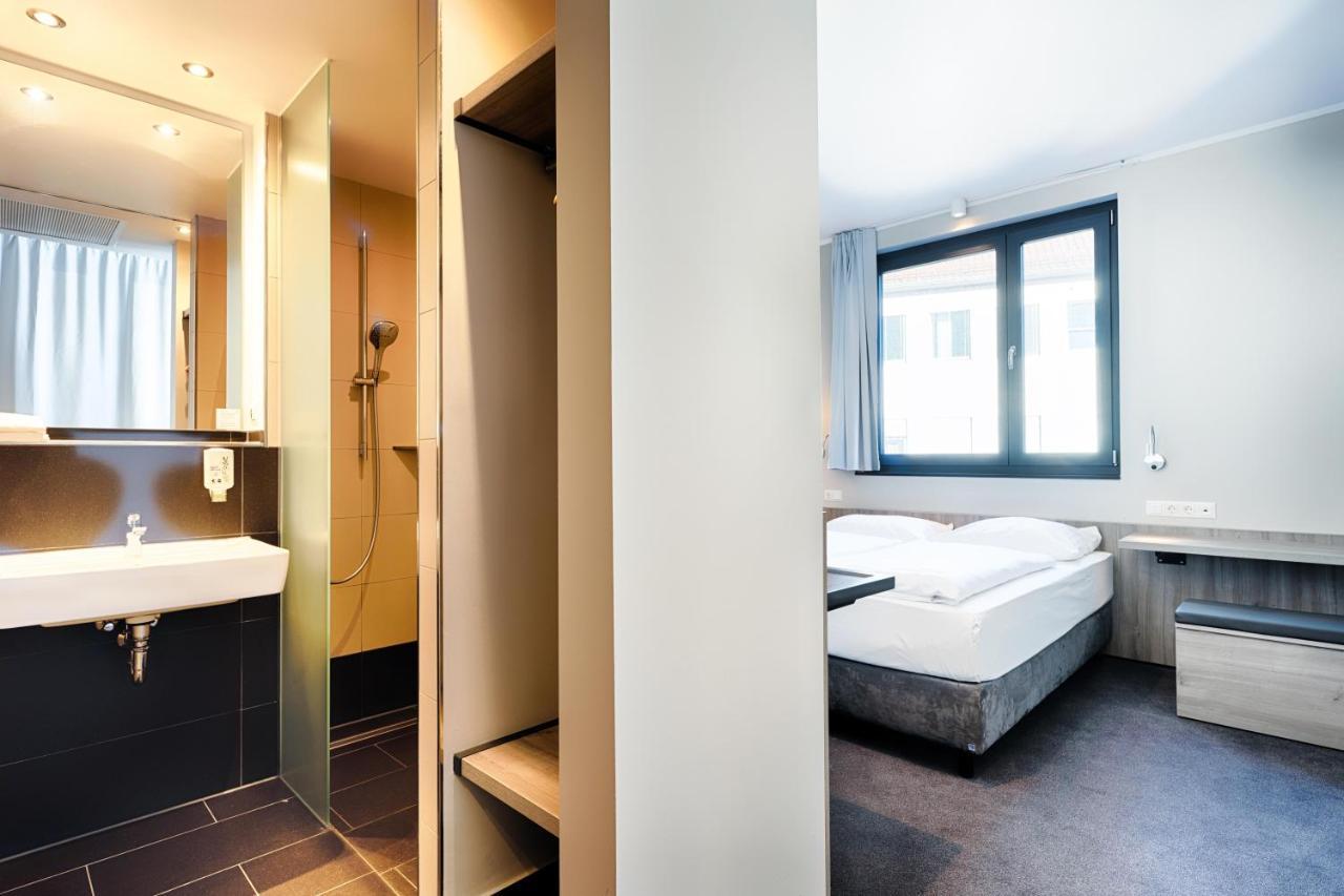 B&B Hotel Nuernberg-Plaerrer ภายนอก รูปภาพ